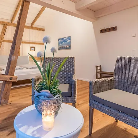 4 Bedroom Awesome In Holiday home *