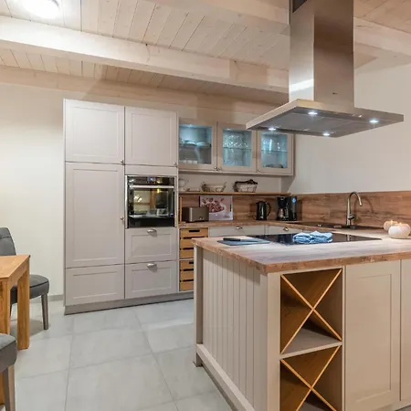 Holiday home 4 Bedroom Awesome In *