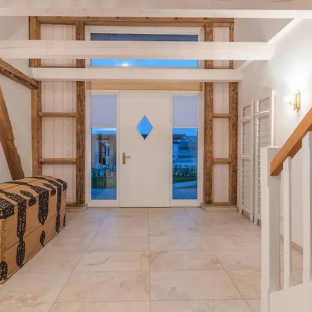 4 Bedroom Awesome In * Langenhorn